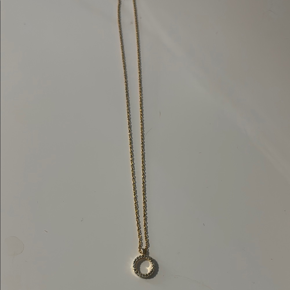 Elegant Gold Pendant Necklace